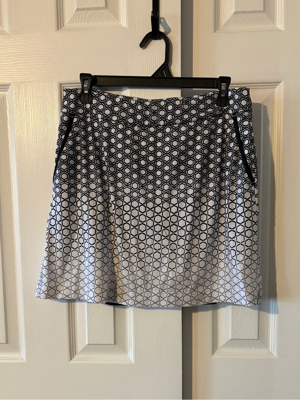 EP New York Black &  White Graduated Octagon Print Golf Skort Size Medium EUC